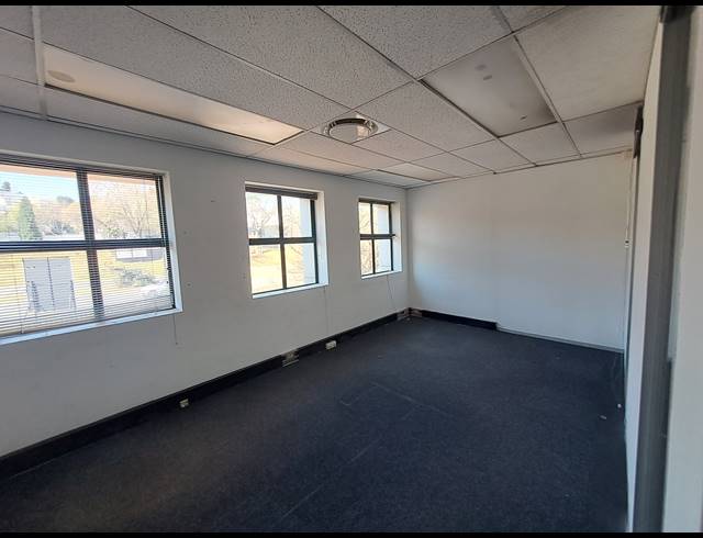 281M² OFFICE TO LET IN HYDE PARK